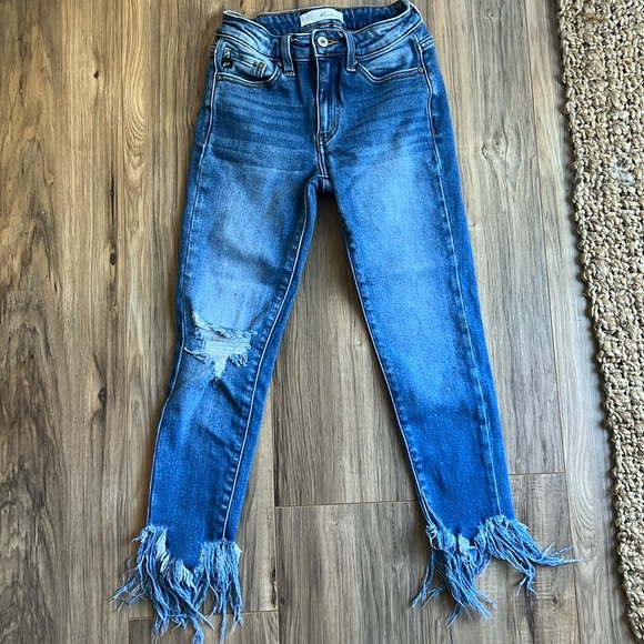 KanCan mid rise fringe ankle Jean - Picture 2 of 6